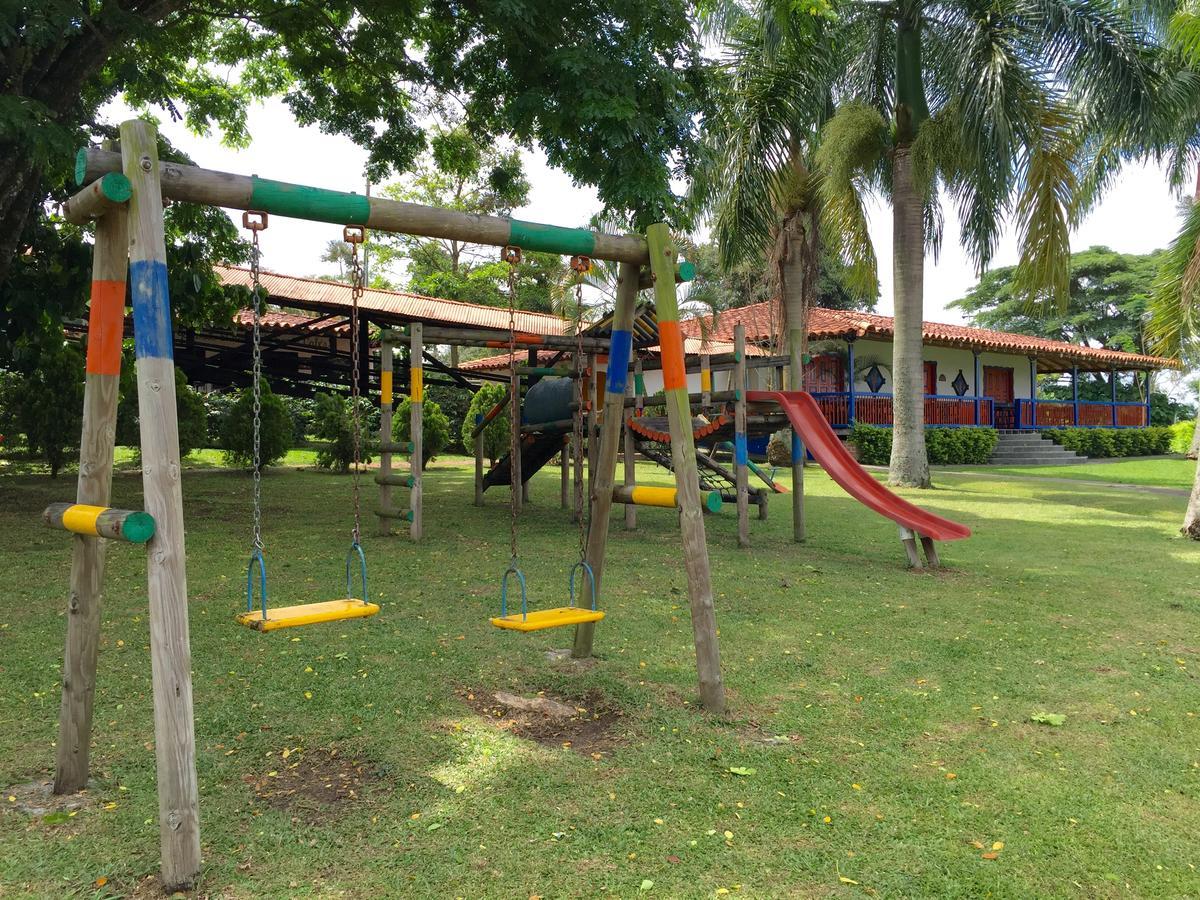 Hotel Bosques Del Saman Alcala Quimbaya Exterior photo